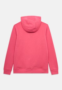 Różowa bluza z kapturem, wykonana z miękkiej tkaniny z mieszanki bawełny, z długimi rękawami i standardowym krojem. Minimalistyczny design bez widocznych ozdób.