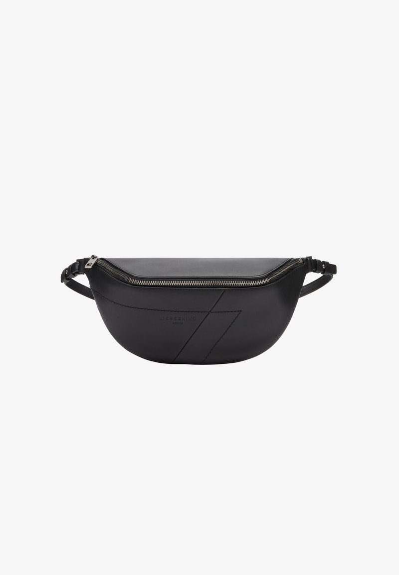 Sac en cuir noir avec un design courbé, doté d'une fermeture éclair, d'une bandoulière réglable et de détails de couture géométriques.