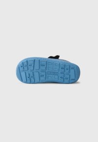 Kinder-Schuhsohle in leuchtendem Blau mit strukturiertem Profil und dem Markennamen "LELIND", der in der Mitte sichtbar ist.