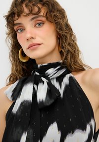 adL HALTER NECK - Vapaa-ajan mekko - printed black