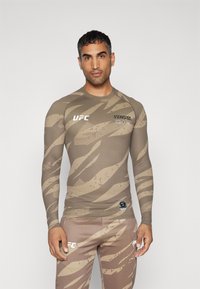 Venum UFC FIGHT WEEK RASHGUARDS - Pikkade varrukatega topp - desert camo