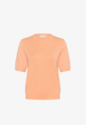 Pulover s kratkimi rokavi in okroglim izrezom, izdelan iz mehkega pletenega materiala breskveve barve z gladko teksturo in diskretnimi rebrastimi detajli na izrezu in robu.