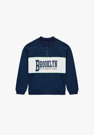Sweat-shirt zippé bleu marine en tissu doux. Présente une bande horizontale blanche avec les inscriptions « BROOKLYN » et « STATE CHAMPIONS LEAGUE » imprimées.