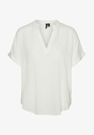 Blouse blanche à manches courtes avec un décolleté en V, réalisée dans un tissu lisse. Présente des poignets roulés et une coupe décontractée. Pas de motifs ni d'embellissements.