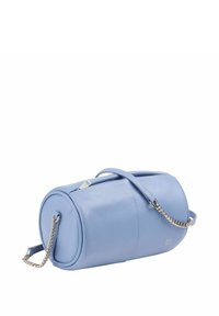 Borsetta in pelle di colore azzurro chiaro, forma cilindrica, con chiusura a zip e tracolla a catena. Texture liscia con dettagli del logo.