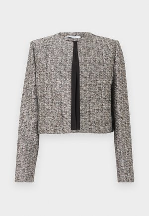 Sivý a čierny texturovaný krátky blejzer s dlhými rukávmi a otvoreným predným dielom, ktorý má pevný čierny vertikálny lem.