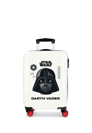Maleta rígida blanca con casco negro de Darth Vader, logo de Star Wars y ruedas giratorias rojas.