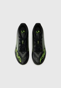 adidas Performance F50 CLUB UNISEX - Kopačky na umelý trávnik - core black/iron-coloured/lucid lemon