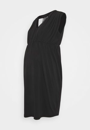 Robe de maternité noire sans manches avec corsage plissé, encolure en V et détail en dentelle sur le haut de la poitrine, conçue pour le confort et le style.