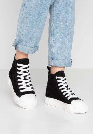 Korkeavartiset tennarit - black