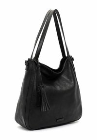 Sac à épaule en cuir noir texturé avec doubles bandoulières et un pompon décoratif suspendu d'un côté.
