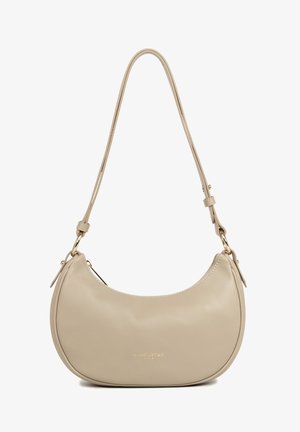 Beigefarbene, mondförmige Leder-Umhängetasche mit verstellbarem Riemen und goldenem "Lancaster Paris" Logo auf der Vorderseite.