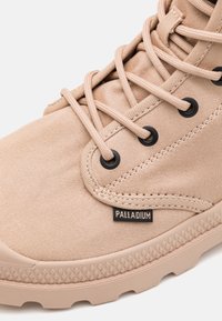 Palladium PAMPA HI HTG SUPPLY - Botines con plataforma - beige/tan