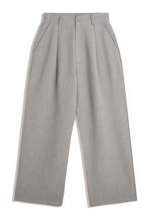 Hellgraue Hose mit geradem Schnitt, ausgestattet mit zwei Vorderfalten und Seitentaschen, aus einem glatten Stoff gefertigt.