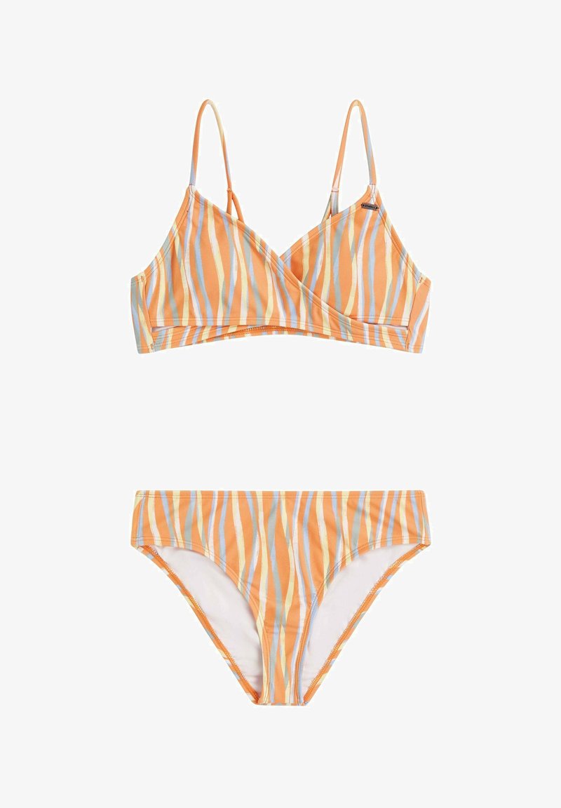 Ensemble bikini rayé orange comprenant un bralette triangle et un bas taille basse assorti. Présente des rayures verticales en orange, bleu et crème.