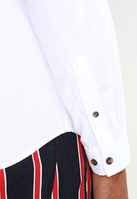 Jack & Jones JORGAVIN SLIM FIT - Camisa - white