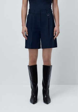 DITA - Short - black iris
