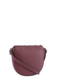 Kulatá burgundská kožená crossbody taška s texturovaným povrchem, zipovým uzavřením a nastavovacím popruhem. Kompaktní a praktický design.