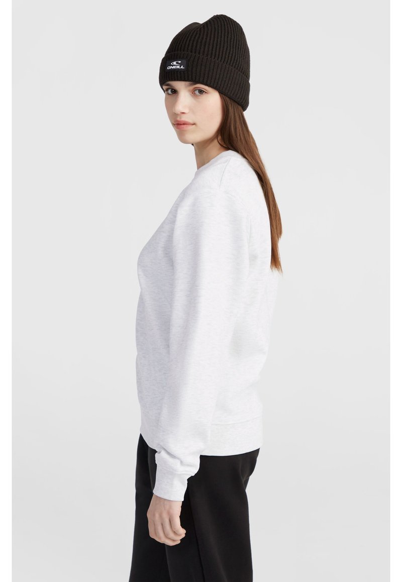 Lys grå sweatshirt med lange ærmer, rund hals, ribbede cuffs og kant. Kombineret med en sort ribbet hue med et logo-lap.