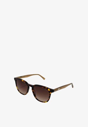 Skildpaddebrille med mørke gradientlinser, firkantet form og slanke arme med brun stribe. Har logo på stængerne.