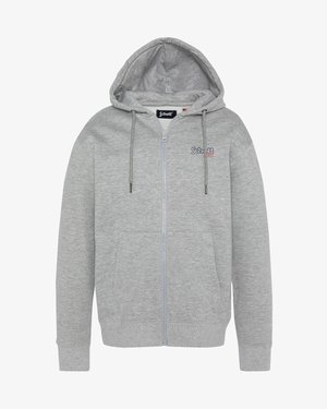 Sudadera con cremallera gris, hecha de material suave, que cuenta con un bolsillo frontal, capucha con cordón y un logo bordado en el pecho.