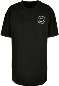 Sort bomulds T-shirt med korte ærmer, afslappet pasform. Har et hvidt grafisk tekstdesign og en smilende ansigt på venstre brystområde.