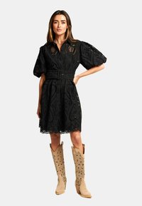 Unausgewählt, black