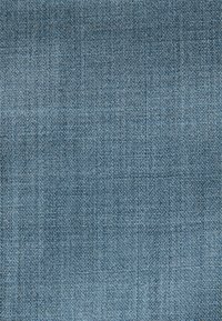 Texturerad blått tyg med ett subtilt mönster. Materialet verkar vävt och har en medelvikt. Färgen är enhetlig över ytan.