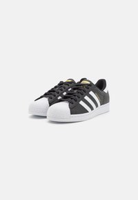 adidas Originals SUPERSTAR - Treniņu apavi - core black/footwear white