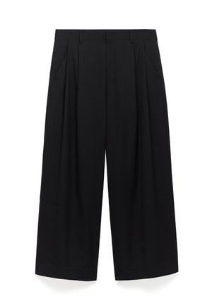 Czarne spodnie o szerokich nogawkach z zakładkami, z bocznymi kieszeniami i gładką teksturą tkaniny. Projekt do kostek, skrojony na luźny krój.