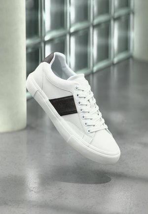 Guess, CRIBE - Tenisky - white