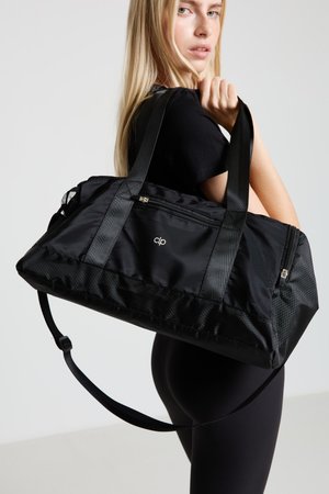 Borsa da viaggio nera in nylon con pannello in rete, doppi manici e scomparto con cerniera. Logo visibile sul lato.