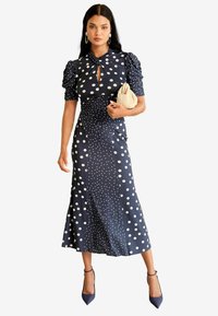 Lipsy SHORT SLEEVE GATHERED WAIST MIDI - Obleka iz džersija - navy blue white polka dot