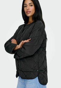 ONLY ONLALTHEA QUILTED - Overgangsjakke - black