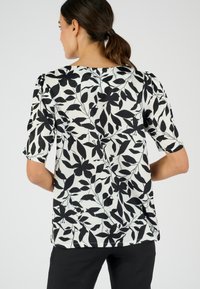 Damart Blusa - blanc cassé feuillage