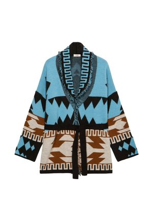 Sweter kardigan z niebiesko-brązowo-czarnym geometrycznym wzorem. Kołnierz szalowy, otwarty przód oraz związanie w talii z frędzlami.