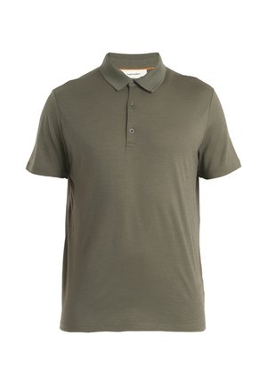 Polo shirt verde oliva realizzato in tessuto liscio, con colletto classico, pattina con tre bottoni, maniche corte e orlo dritto.