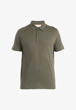 Polo shirt verde oliva realizzato in tessuto liscio, con colletto classico, pattina con tre bottoni, maniche corte e orlo dritto.