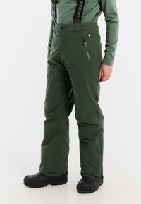 Zielone wodoodporne spodnie narciarskie z zamykaną na zamek kieszenią, regulowanymi ramiączkami i teksturowanym wykończeniem. Idealne na zimowe aktywności.