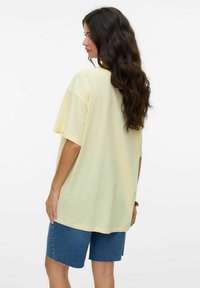Vero Moda VMBAYLEIGH - Camiseta estampada - anise flower