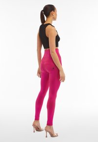 Freddy PUSH UP VITA ALTISSIMA COATED LUCIDO - Pantaloni - bright rose