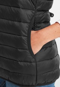 TOG24 GIBSON - Waistcoat - black