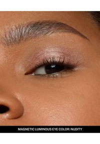 NUDESTIX NUDE METALLIC EYE (SMOKE, NUDITY, BURNISH) - Kit make up