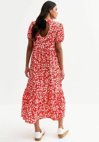 New Look CRINKLED FLORAL PRINT BOW BACK MIDI - Vestito casual - red pattern