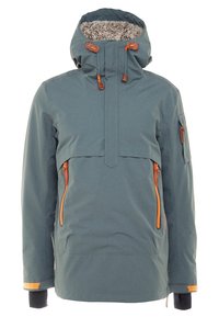 Veste teal imperméable avec une capuche doublée en fourrure, des accents orange et plusieurs poches zippées. Présente un design à demi-zip à l'avant et des poignets élastiques.