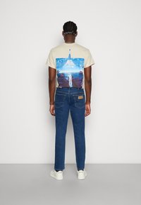 Wrangler TEXAS  - Calças de ganga de perna direita - blue denim