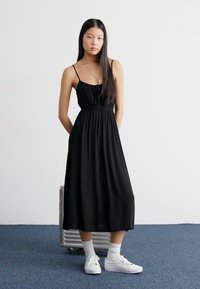 Roxy SKIES SOLID - Denné šaty - anthracite