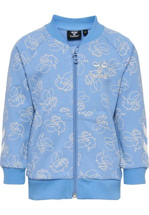 Hellblaues Kinderjacke mit Reißverschluss, das ein wiederholtes Bienen- und "happy"-Motiv in Weiß zeigt. Mit gerippten Bündchen und Saum, aus weichem Stoff.