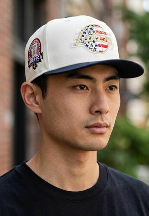 New Era, 9FIFTY AFRAME   AMERICA LOS ANGELES LAKERS - Pet - beige