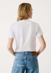 Thumbnail Image 3
